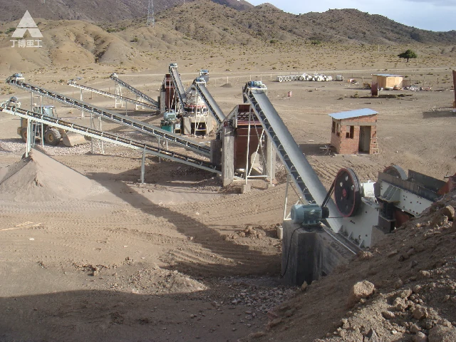 Rock pulverizer machine in a complete stone crushing and screening line 2026